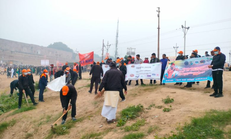 Mahakumbha Nagar Prayagraj: NDRF rescue workers deployed in Mahakumbh area gave the message of cleanliness  