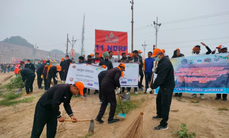 Mahakumbha Nagar Prayagraj: A massive cleanliness drive was carried out in the Sangam area to ensure the cleanliness of the Ganga river and to make the Maha Kumbh a success.