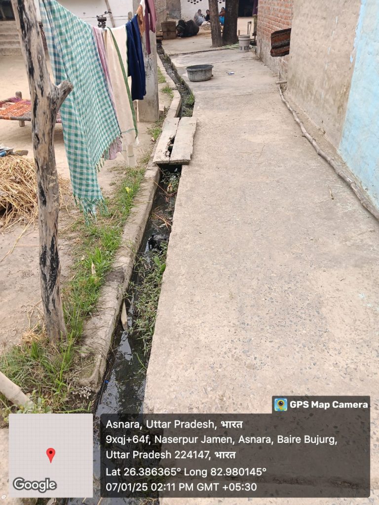 Ambedkar Nagar News: Piles of garbage in village Bari Bujurg, sanitation worker missing