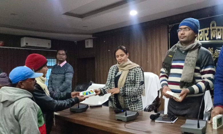 Bihar News Complete details of work and salary of each worker will be stored for years in the salary book app: Garima