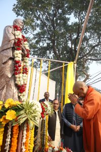 Prayagraj News: CM unveiled the statue of former freedom fighter and social worker Kamla Bahuguna