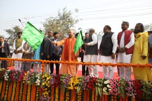 Mahakumbha Nagar Prayagraj: CM Yogi flagged off the buses of Transport Corporation

 