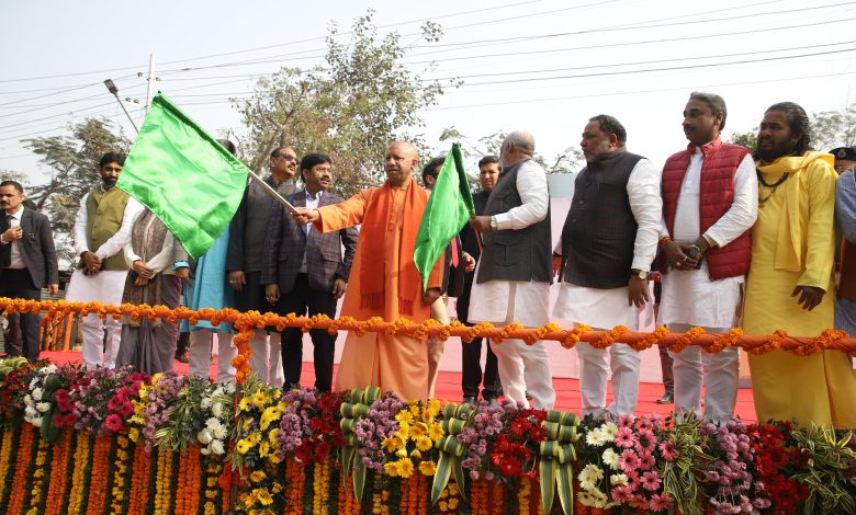 Mahakumbha Nagar Prayagraj: CM Yogi flagged off the buses of Transport Corporation  