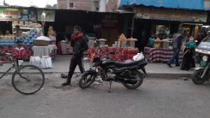 Bihar News- Makar Sankranti: Shops decorated on the road, buyers flocked