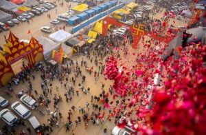 Mahakumbha Nagar Prayagraj News: Yogi government showered flowers on the devotees on the bathing festival of Mahakumbh, overwhelmed devotees said - Jai Shri Ram

 
