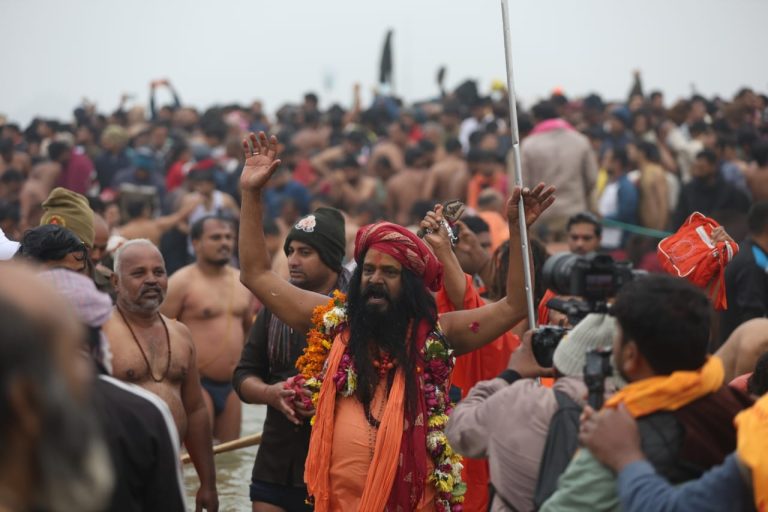 Mahakumbha Nagar Prayagraj News: On the first Amrit Snan festival of Makar Sankranti, crores of devotees took a dip with faith and devotion