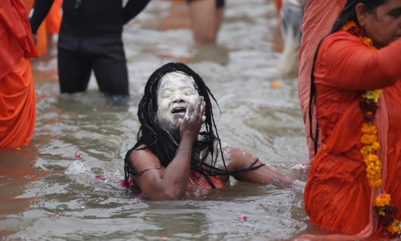 Mahakumbha Nagar Prayagraj News: Mahakumbh of unity seen on Makar Sankranti, the first nectar bath festival of Mahakumbh.  