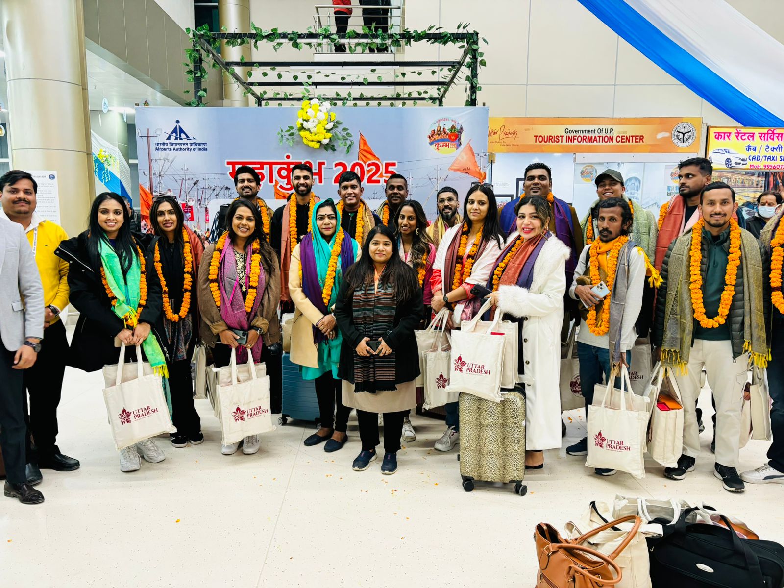 Mahakumbha Nagar Prayagraj News: 21-member international team from 10 countries was welcomed in Mahakumbhanagar with chanting of mantras  