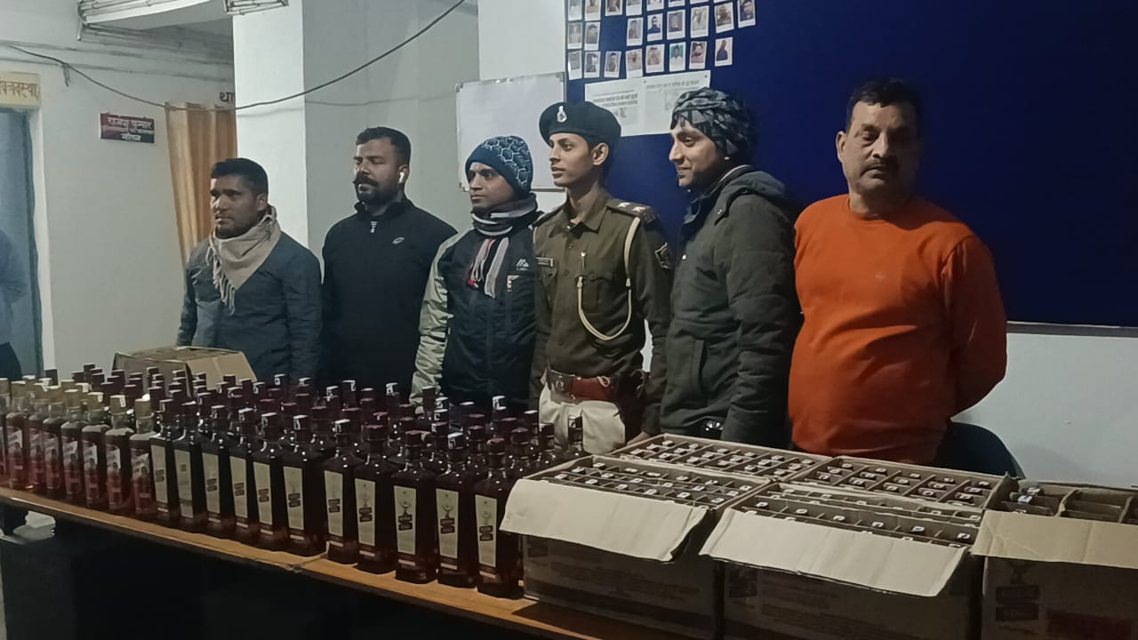 BiharNews Huge quantity of foreign liquor recovered, two businessmen arrested