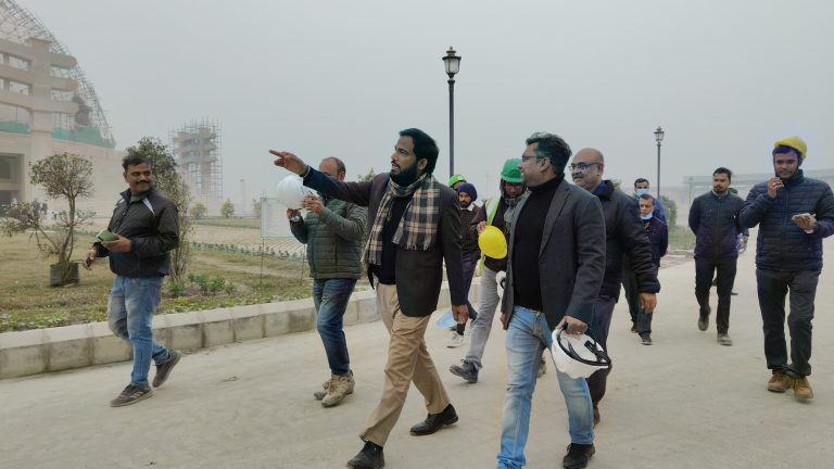 Bihar News-DM inspected the Buddha Smriti Stupa under construction in Vaishali