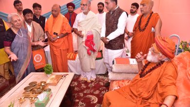 Mahakumbha Nagar Prayagraj News: UP Governor had a cordial meeting with Kashrni Peethadhishwar Shri Sharananand Ji Maharaj, Shri Govinddev Giri Ji and Shri Ramesh Bhai Ojha Ji.
