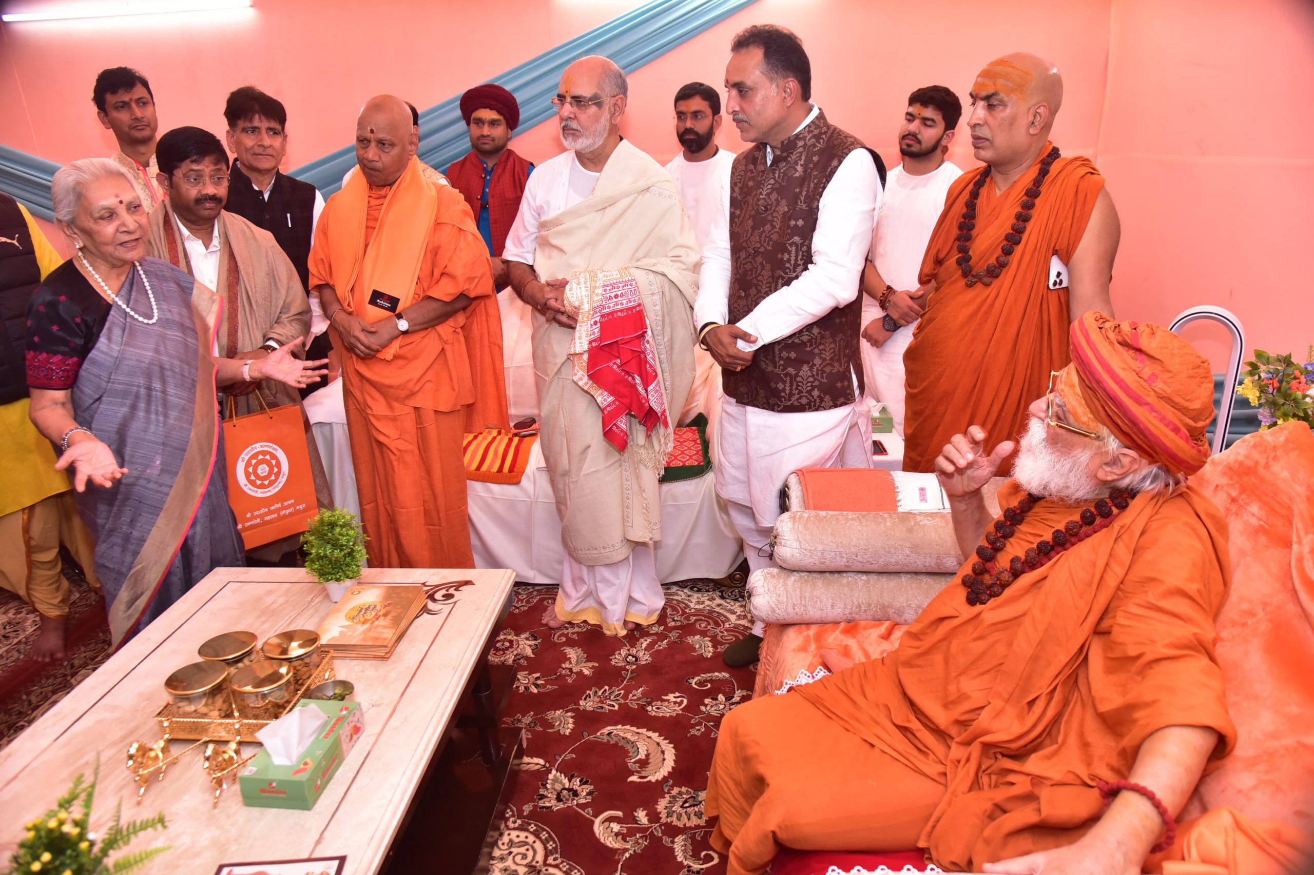 Mahakumbha Nagar Prayagraj News: UP Governor had a cordial meeting with Kashrni Peethadhishwar Shri Sharananand Ji Maharaj, Shri Govinddev Giri Ji and Shri Ramesh Bhai Ojha Ji.