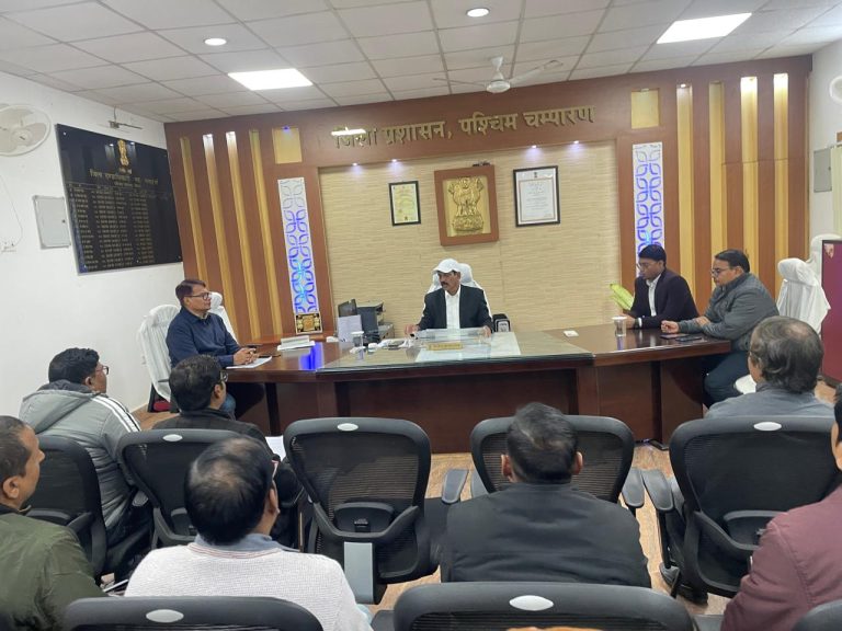 Bihar News Beneficiaries should get food grains on time, ensure this at all costs: District Magistrate