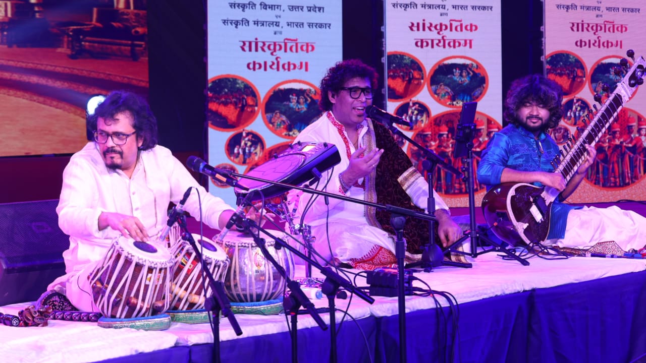 Mahakumbha Nagar Prayagraj News: Cultural breeze flows in Ganga Pandal with the confluence of music, dance and culture
