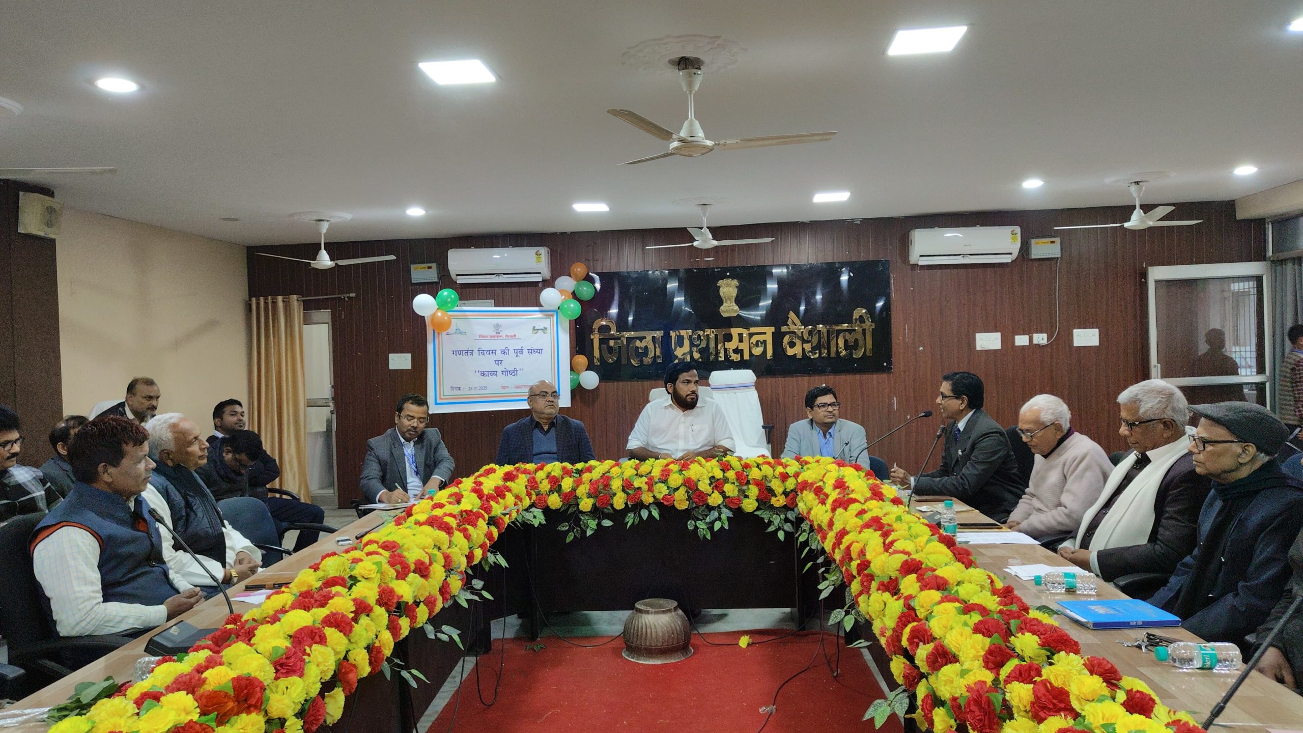 Bihar News-District Magistrate inaugurated the poetry symposium