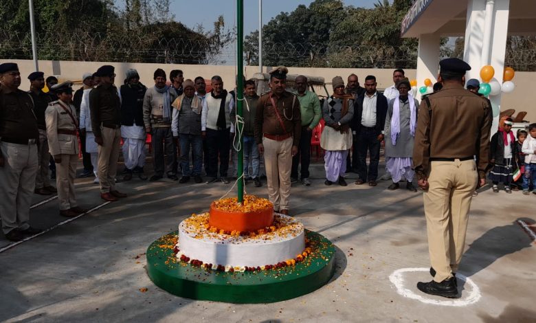 Bihar News- Today, on the occasion of 76th Republic Day, the great festival of Indian democracy, flag hoisting was done on 26 January in the new Baranti police station premises.