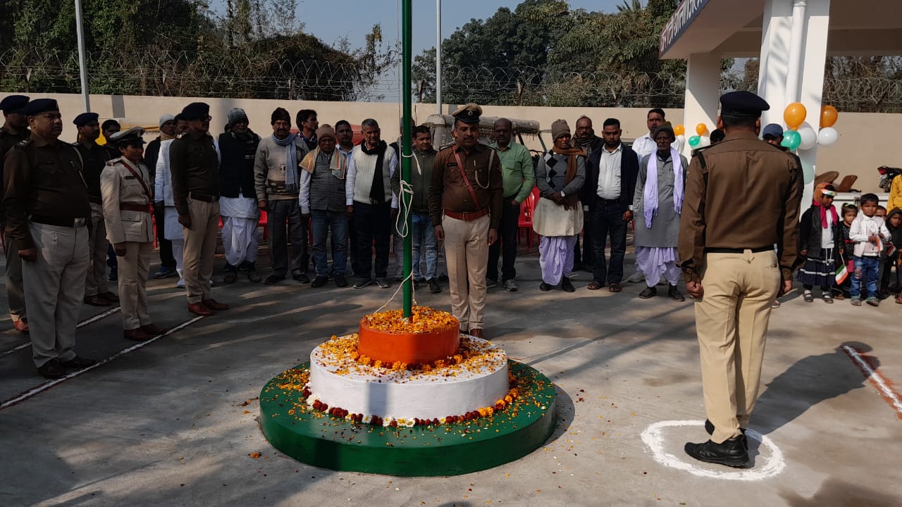 Bihar News- Today, on the occasion of 76th Republic Day, the great festival of Indian democracy, flag hoisting was done on 26 January in the new Baranti police station premises.