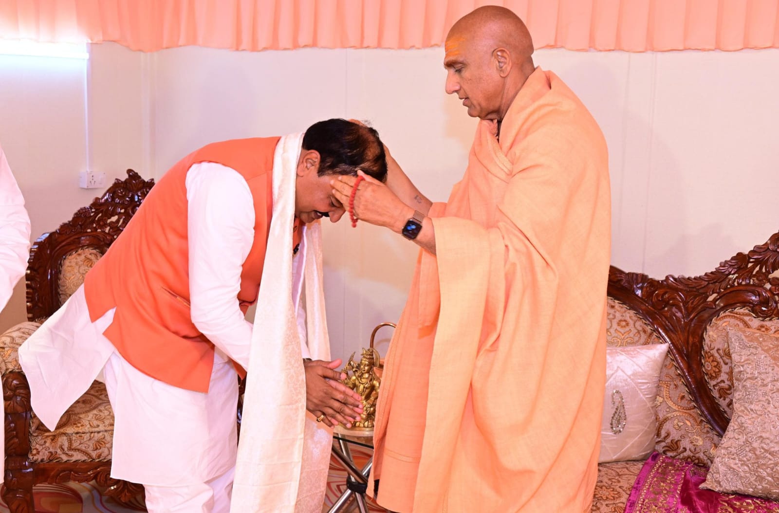 Mahakumbha Nagar Prayagraj News: Deputy Chief Minister Keshav Prasad Maurya took the blessings of the saints and worshiped culture and spirituality
