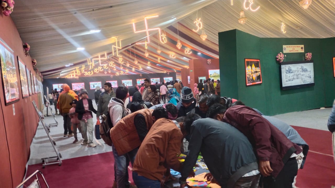 Mahakumbha Nagar Prayagraj News: The cultural tableau of Kala Kumbh organized by the Culture Department is attracting devotees