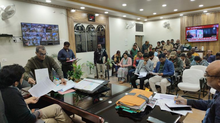 Bihar News-Achieve the target immediately: District Magistrate