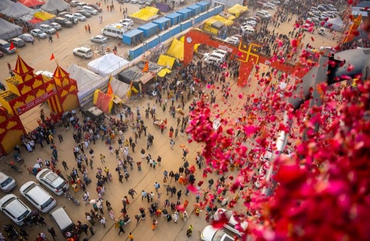 Mahakumbha Nagar Prayagraj News: On the occasion of Amrit Snan festival of Mauni Amavasya, Yogi government will shower flowers on 10 crore devotees with 25 quintals of rose petals