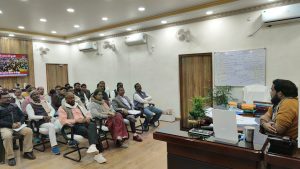 Bihar News- The District Magistrate held a meeting with the heads to achieve 100 percent target in the construction of Panchayat Government Building