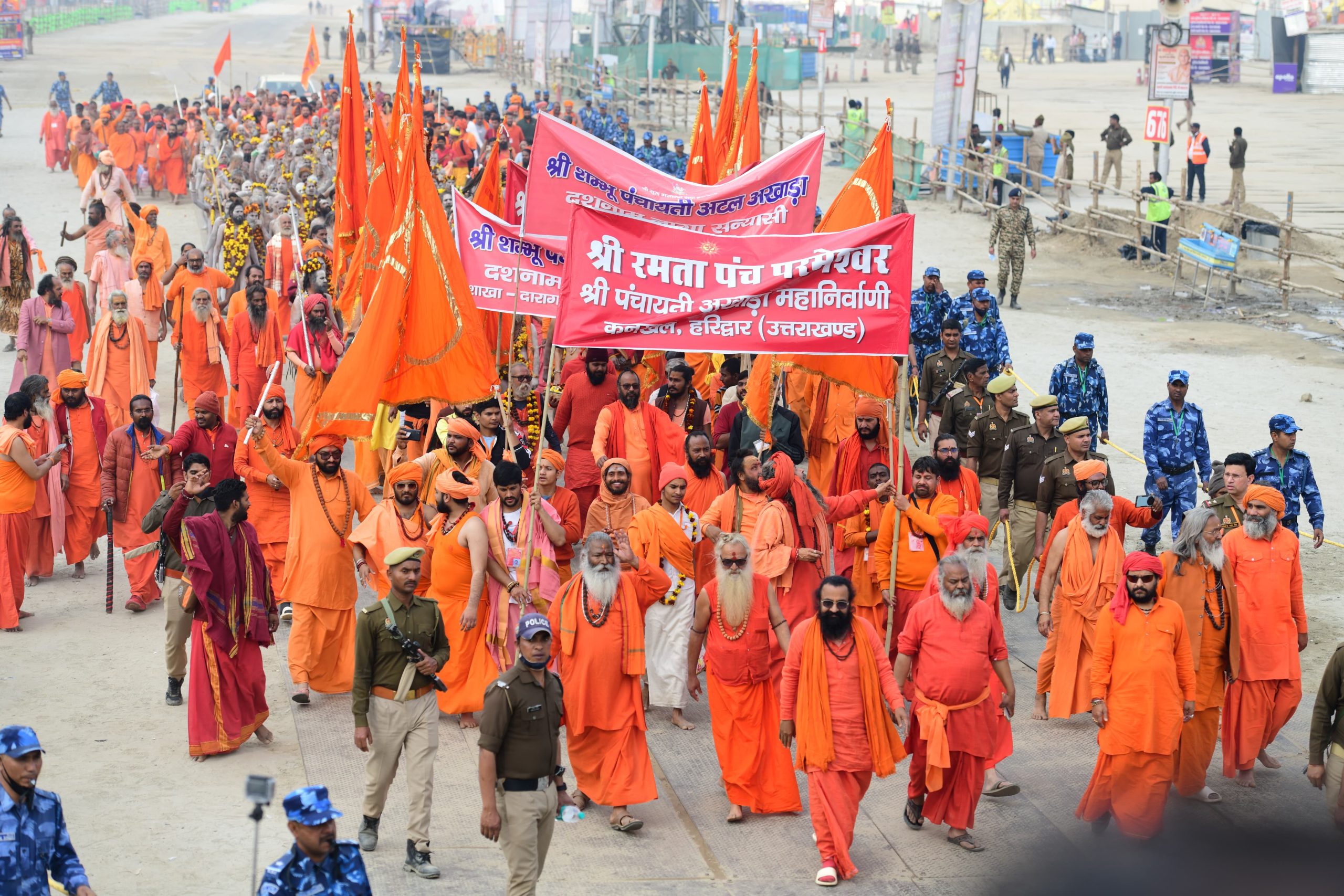 Mahakumbha Nagar Prayagraj News:साधु संत और श्रद्धालु बोले- योगी सरकार की सक्रियता ने टाला बड़ा हादसा