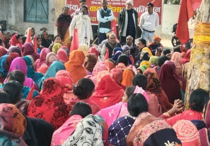 Bihar News- Demanded financial assistance of Rs 2 lakh each from Laghu Udyami Yojana by making income certificate on the basis of offline application