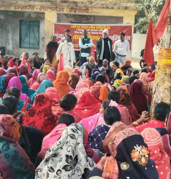 Bihar News- Demanded financial assistance of Rs 2 lakh each from Laghu Udyami Yojana by making income certificate on the basis of offline application