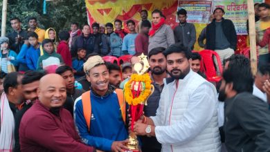 Bihar News Nepal Bhawani Pur became the winner of Rampur Gold Cup, Dev Kumar and Rampur BDC Birendra Thapa awarded with trophy