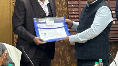 Agra News- In the division, in the month of January-2025, 15 retired railway employees and 01 railway officer were given closing payment forms and gold plated silver medals
