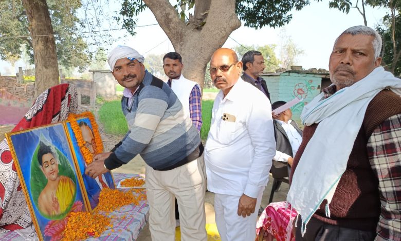 Ambedkar Nagar News: BSP workers organized a cadre camp program. District in-charge Balram Nishad was the chief guest of the program. People were made aware of BSP policies.