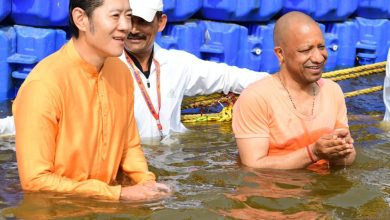 Mahakumbha Nagar Prayagraj News: Chief Minister took a holy dip in Sangam along with the King of Bhutan