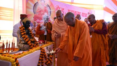 Mahakumbha Nagar Prayagraj News: CM Yogi inaugurated the Buddhist Maha Kumbh Yatra and said that Hindus and Buddhists are branches of the same banyan tree