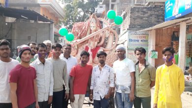 Bihar News-Rajapakar-- The idols of Goddess Saraswati, the goddess of learning, installed in various government and non-government educational institutions and villages and towns of the block area were immersed.