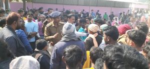 Bihar News- Dozens of Dalit and Mahadalit men and women from Chakrajo village, located east of the school, created a ruckus demanding a path in the premises of the Higher Secondary School, Rajapakar.