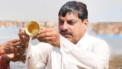 Mahakumbha Nagar Prayagraj News: Madhya Pradesh Chief Minister Mohan Yadav took a holy dip in the Sangam along with his family