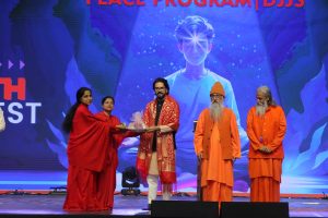 Mahakumbha Nagar Prayagraj: 'Mega Youth Fest' organized by Divya Jyoti Jagrati Sansthan in Mahakumbh, Anurag Thakur also participated along with thousands of youth