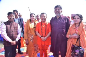 Mahakumbha Nagar Prayagraj News: Sikkim Chief Minister Prem Singh Tamang and Karnataka Deputy CM DK Shivakumar took holy bath at Triveni Sangam

 