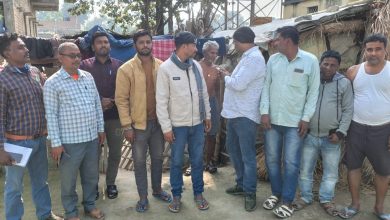 Bihar News- Under the Pradhan Mantri Awas Yojana, geo tagging work of homeless people in various panchayats of Rajapak block area is being done by the housing assistant.