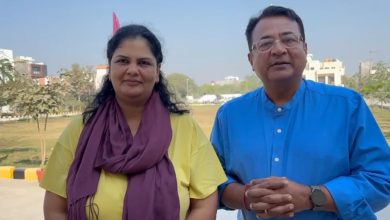Mahakumbha Nagar Prayagraj News: Australian couple took a dip in the Triveni of Mahakumbh, said- Best wishes to Yogi ji for the world's biggest event