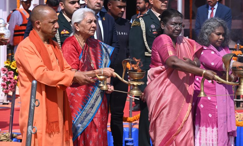 Mahakumbha Nagar Prayagraj News: In Mahakumbh, President Draupadi Murmu took the holy bath in Triveni Sangam with full devotion and faith.  