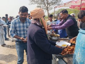 Mahakumbha Nagar Prayagraj News: District administration made arrangements for food for the devotees in Mahakumbh