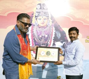 Mahakumbha Nagar Prayagraj News: Sunil Shetty was overwhelmed by the grandeur and divinity of Mahakumbh and said today I really took a bath in the Ganges