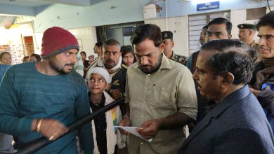 Bihar News-When the District Magistrate himself went to the counter with a patient's prescription and got the medicine