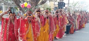 Bihar News-Rajapakar--- Installation of Shivling of Bhole Baba in the newly constructed Neelkanth Tapeshwar Nath temple in village ward 8 at Rajapakar Chowri located in Rajapakar North Panchayat of the block area.