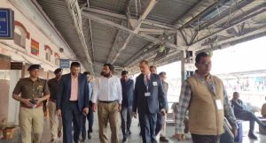 Bihar News-District Magistrate inspected Hajipur railway station
