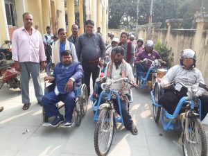 Bihar News Battery operated bicycles were given to the disabled at Buniyad Kendra Mahnar