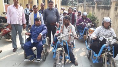 Bihar News Battery operated bicycles were given to the disabled at Buniyad Kendra Mahnar