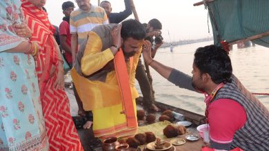 Mahakumbha Nagar Prayagraj News: Deputy Chief Minister Samrat Choudhary took a holy dip in Sangam, prayed for the welfare of the nation  